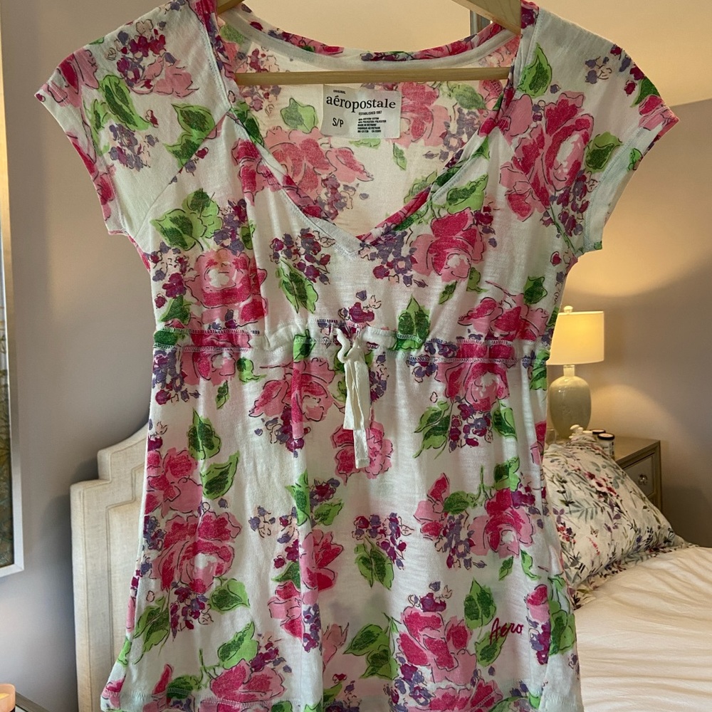 Womens V-Neck shirt